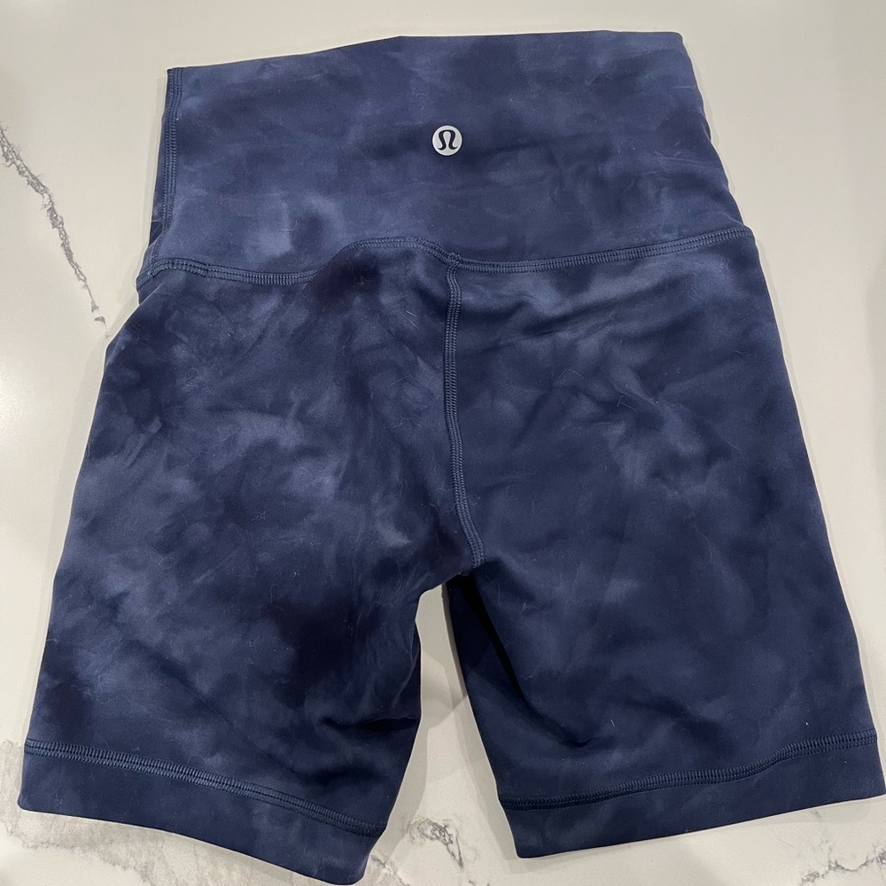 Lululemon Wunder Train High Rise Short 6”. Diamond Dye Shade Naval Blue. size 2